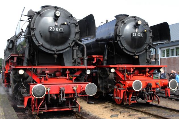 Dampflok Baureihe 23 - Die Dampflokomotiven 23 071 und 23 076 in Beekbergen bei Apeldoorn in den Niederlanden