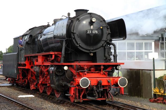 Dampflok Baureihe 23 - Die Dampflokomotive 23 076 in Beekbergen bei Apeldoorn in den Niederlanden