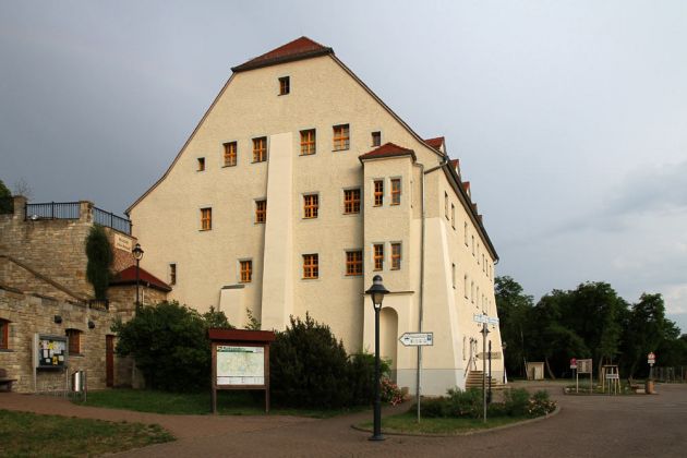 Bad Dürrenberg an der Saale - Altes Salzamt, Standesamt und Hostel