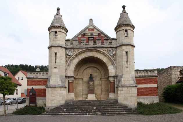 Freyburg an der Unstrut - Jahndenkmal an der Erinnerungsturnhalle Freyburg an der Unstrut - Jahndenkmal an der Erinnerungsturnhalle