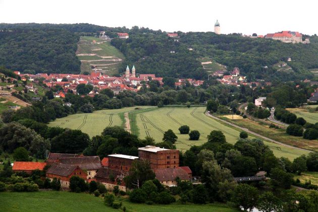 Freyburg an der Unstrut - Blick auf die Stadt und auf Schloss Neuenburg von Zscheiplitz Freyburg an der Unstrut - Blick auf die Stadt und auf Schloss Neuenburg von Zscheiplitz