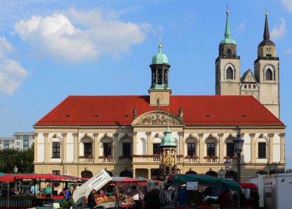 Magdeburg - das Rathaus und die Johanniskirche Magdeburg - das Rathaus und die Johanniskirche