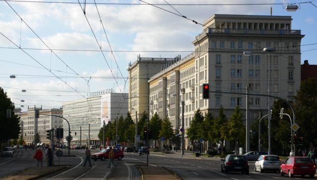 Magdeburg - die Ernst-Reuter-Allee Magdeburg - die Ernst-Reuter-Allee
