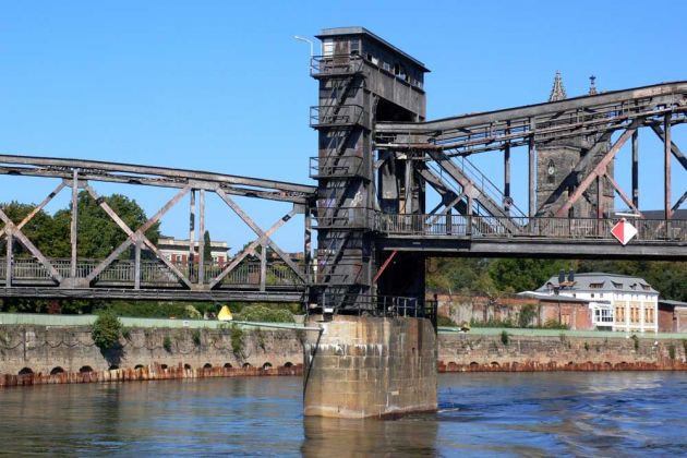Magdeburg - die Hubbrücke Magdeburg - die Hubbrücke