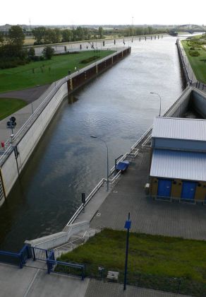 Wasserstrassenkreuz Magdeburg - Schleuse Rothensee Wasserstrassenkreuz Magdeburg - Schleuse Rothensee