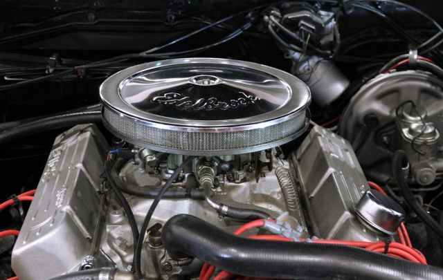 Der 7,5-Liter V8-Motor des Buick Riviera Coupés der zweiten Generation mit 272 kW Der 7,5-Liter V8-Motor des Buick Riviera Coupés der zweiten Generation mit 272 kW