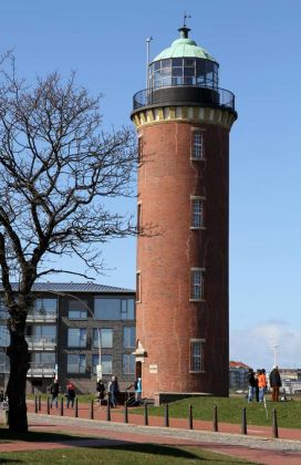 Cuxhaven, Niedersachsen - der 23 Meter hohe 'Hamburger Leuchtturm' an der 'Alten Liebe' der Baujahre 1802 bis 1805