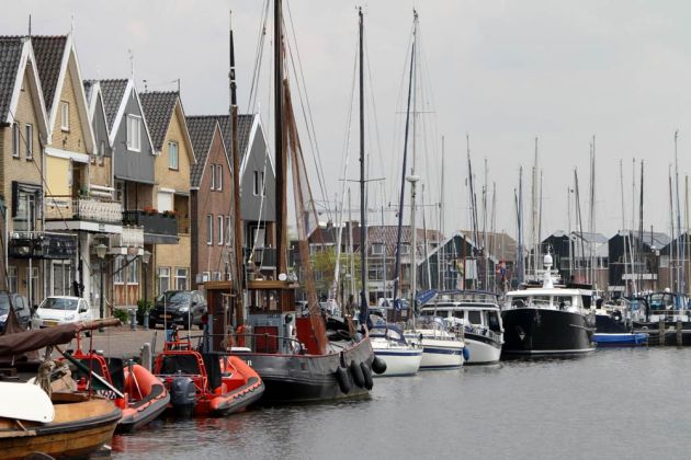 Urk am Ijsselmeer - die Westhavenkade und der Gemeindehafen, Gemeente Haven Urk Urk am Ijsselmeer - die Westhavenkade und der Gemeindehafen, Gemeente Haven Urk