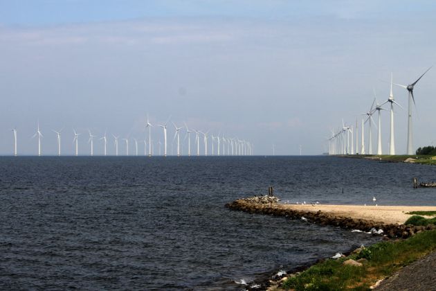 Urk am Ijsselmeer - Windpark im Ijsselmeer Urk am Ijsselmeer - Windpark im Ijsselmeer