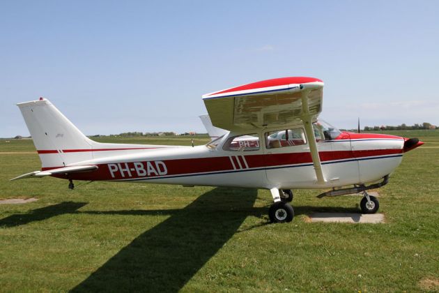 Flugplatz Texel - Reims F172M Skyhawk II Flugplatz Texel - Reims F172M Skyhawk II