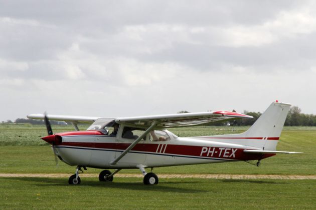 Flugplatz Texel - Reims-Cessna F 172 M Skyhawk Flugplatz Texel - Reims-Cessna F 172 M Skyhawk