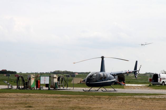 Flugplatz Texel - Robinson R44 Raven II Flugplatz Texel - Robinson R44 Raven II