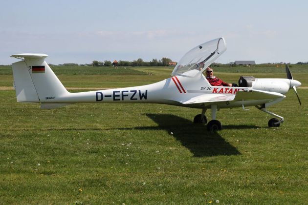 Flugplatz Texel - HOAC DV-20 Katana