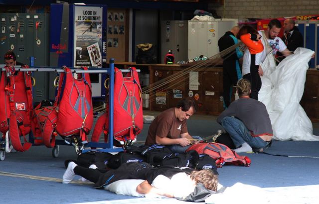 Flugplatz Texel - Hangar des Paracentrums Texel Flugplatz Texel - Hangar des Paracentrums Texel