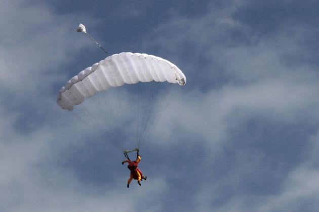 Flugplatz Texel - Fallschirmspringer Texel Flugplatz Texel - Fallschirmspringer Texel