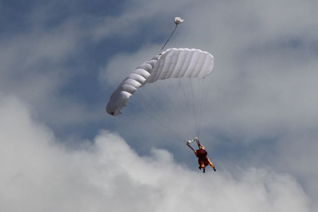 Flugplatz Texel - Fallschirmspringer Texel Flugplatz Texel - Fallschirmspringer Texel