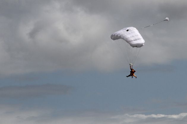 Flugplatz Texel - Fallschirmspringer Texel Flugplatz Texel - Fallschirmspringer Texel