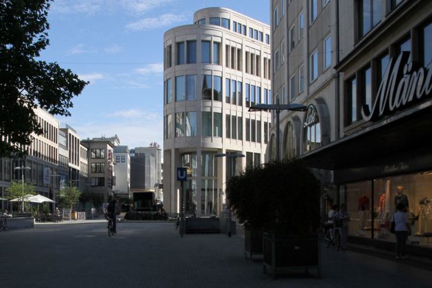 Der Platz der Weltausstellung, der zentrale Platz des City-Quartiers Osterstraße / Karmarschstrasse im Zentrum Hannovers Der Platz der Weltausstellung, der zentrale Platz des City-Quartiers Osterstraße / Karmarschstrasse im Zentrum Hannovers