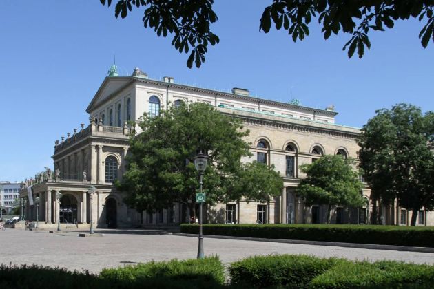 Das in den Jahren 1845 bis 1852 erbaute Opernhaus, die Spielstätte für Oper, Ballett und Konzert der Niedersächsischen Staatstheater in Hannover. Das in den Jahren 1845 bis 1852 erbaute Opernhaus, die Spielstätte für Oper, Ballett und Konzert der Niedersächsischen Staatstheater in Hannover.
