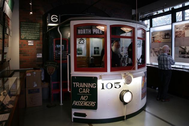 San Francisco Railway Museum - Steuart Street am Embarcardero