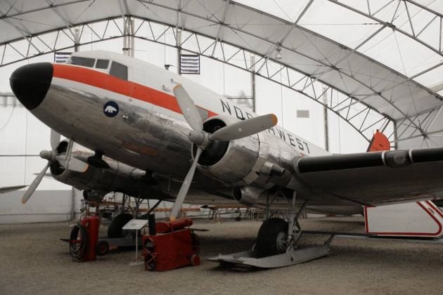 Douglas DC-3, CF-BZI - Aero Space Museum, Calgary, Kanada