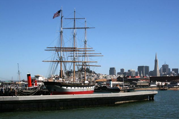 Die Belclutha am Hyde Street Pier - vom Aquatic Park Pier aufgenommen Die Belclutha am Hyde Street Pier - vom Aquatic Park Pier aufgenommen