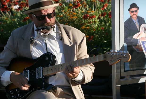 Dave Earl singt den San Francisco Bay Blues - Pier 39, Fisherman's Wharf, San Francisco Dave Earl singt den San Francisco Bay Blues - Pier 39, Fisherman's Wharf, San Francisco