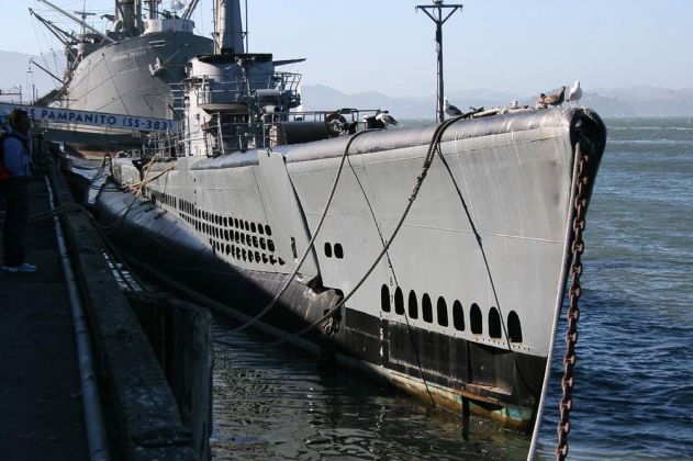 Jeremiah OBrien und U-Boot USS Pamapnito - Pier 45, Fishermans Wharf, San Francisco
