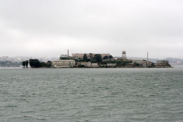 Alcatraz und Golden Gate Bridge bei Seenebel - von der Sausalito Fähre Alcatraz und Golden Gate Bridge bei Seenebel - von der Sausalito Fähre