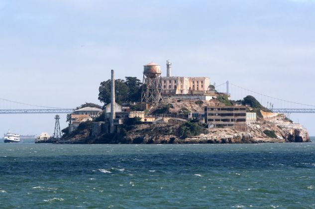 Alcatraz in der San Francisco Bay - von der Sausalito Fähre Alcatraz in der San Francisco Bay - von der Sausalito Fähre
