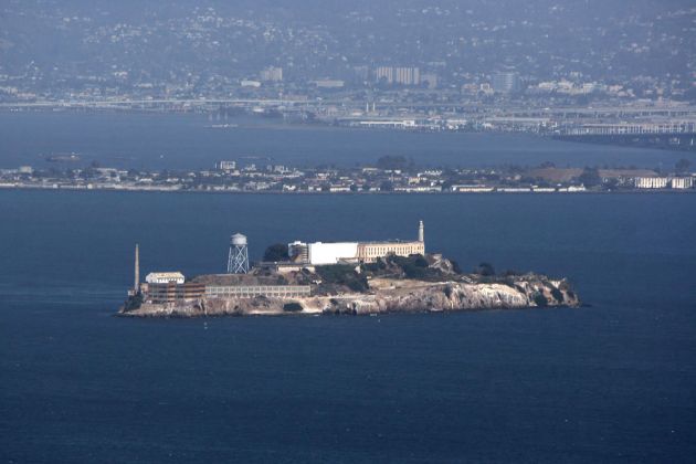 Alcatraz in der San Francisco Bay - vom Golden Gate Bridge View Point Alcatraz in der San Francisco Bay - vom Golden Gate Bridge View Point