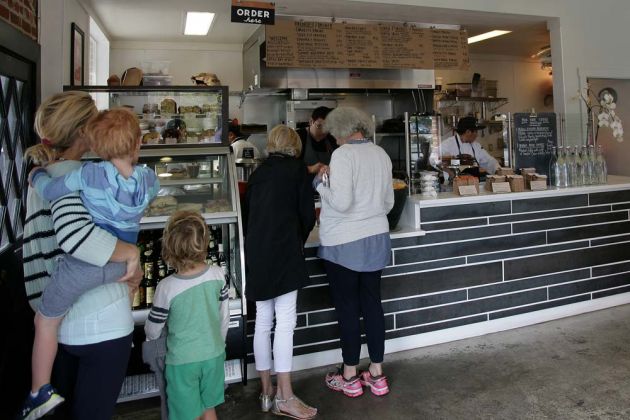 Cibo-Cafe am Bridgeway gegenüber vom Pelican Harbour - Sausalito, San Francisco Bay Cibo-Cafe am Bridgeway gegenüber vom Pelican Harbour - Sausalito, San Francisco Bay