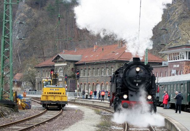 Die Bergkönigin 95 027 auf der Rübelandbahn - Rangierfahrt vor dem Bahnhof von Rübeland Die Bergkönigin 95 027 auf der Rübelandbahn - Rangierfahrt vor dem Bahnhof von Rübeland