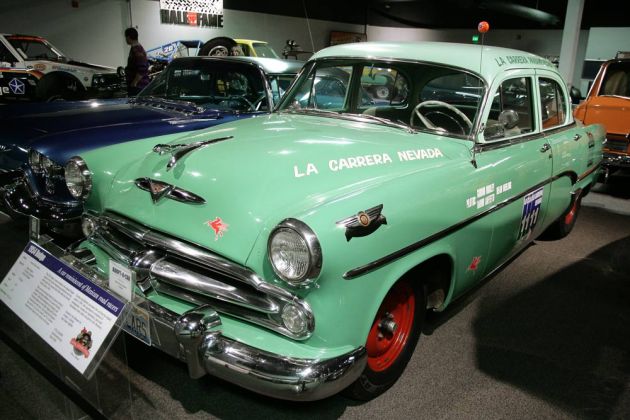 Dodge Coronet 4 Door Sedan - ein Teilnehmer-Fahrzeug der 'Carrera Panamericana 1954' - 241 Cu 'Hemi' V 8 Motor Dodge Coronet 4 Door Sedan - ein Teilnehmer-Fahrzeug der 'Carrera Panamericana 1954' - 241 Cu 'Hemi' V 8 Motor