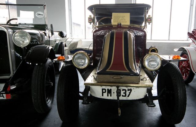 Renault KJ - Baujahr 1923 - charakterische Kohlenschaufel-Motorhaube mit hinten liegendem Kühler Renault KJ - Baujahr 1923 - charakterische Kohlenschaufel-Motorhaube mit hinten liegendem Kühler