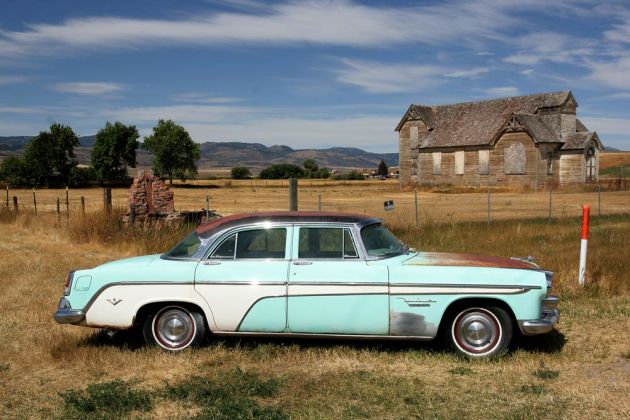 Unterwegs auf dem Highway 89 in Idaho, ein Schrott- Oldtimer von De Soto Unterwegs auf dem Highway 89 in Idaho, ein Schrott- Oldtimer von De Soto