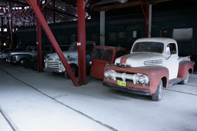 Oldtimer im Roundhouse - 3 Valley Gap Automuseum Oldtimer im Roundhouse - 3 Valley Gap Automuseum