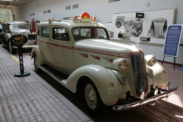 The Harrah Collection - De Soto Airstream Taxicab - Baujahr 1936