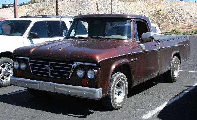 Dodge Pickup 100 Power Wagon Sweptline 318 - Baujahr 1964