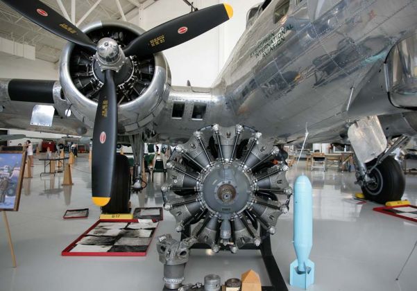 Boeing B-17 Flying Fortress - Evergreen Aviation & Space Museum, Oregon