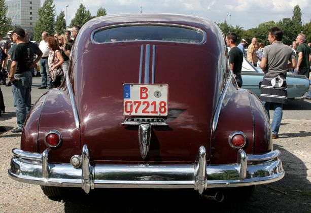 Pontiac Torpedo Silver Streak, Baujahr 1948 - erhältlich mit Reihen-Sechszylindern und V 8 Motoren Pontiac Torpedo Silver Streak, Baujahr 1948 - erhältlich mit Reihen-Sechszylindern und V 8 Motoren