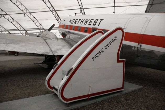 Douglas DC-3, CF-BZI Douglas DC-3, CF-BZI