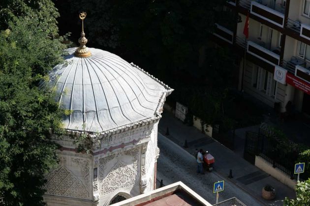 Istanbul - kleine Moschee im Stadtteil Fatih in der Altstadt Istanbul - kleine Moschee im Stadtteil Fatih in der Altstadt