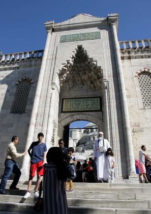 Eingangstor zur Blauen Moschee - Sultan Ahmet Camii, Istanbul Eingangstor zur Blauen Moschee - Sultan Ahmet Camii, Istanbul