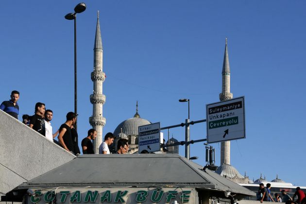 Treppe an der Galata-Brücke - Istanbul Treppe an der Galata-Brücke - Istanbul