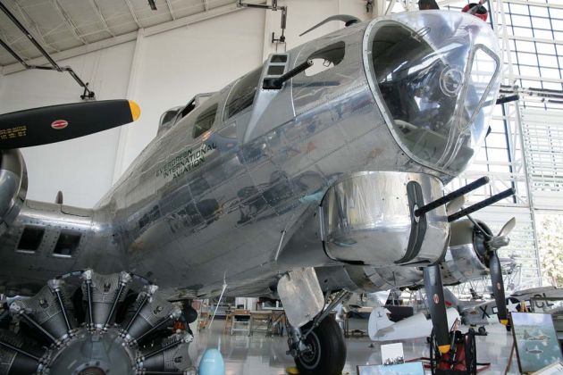 Boeing B-17 Flying Fortress Boeing B-17 Flying Fortress