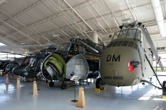 Hubschrauber-Collection des Evergreen Aviation Museums Hubschrauber-Collection des Evergreen Aviation Museums