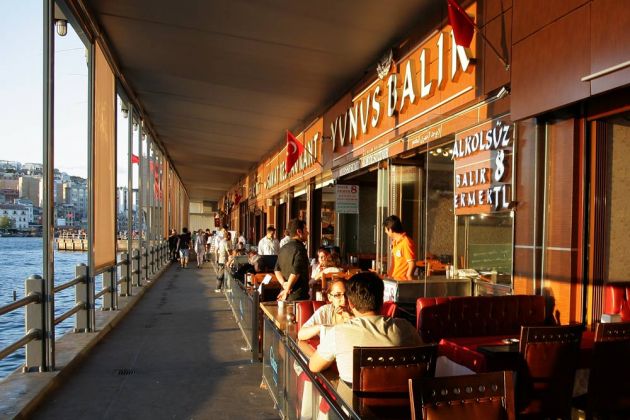 Fisch-Restaurants unter der Galata Brücke - Galata Köprüsü, Istanbul Fisch-Restaurants unter der Galata Brücke - Galata Köprüsü, Istanbul