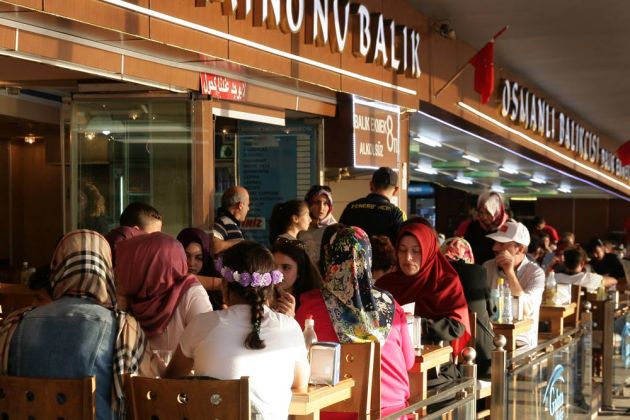 Fisch-Restaurants unter der Galata Brücke - Galata Köprüsü, Istanbul Fisch-Restaurants unter der Galata Brücke - Galata Köprüsü, Istanbul