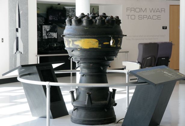 Triebwerk einer V-2 - Evergreen Museum Campus, McMinnville, Oregon, USA Triebwerk einer V-2 - Evergreen Museum Campus, McMinnville, Oregon, USA
